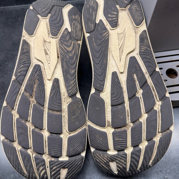 Altra Black Paradigm- yard shoes - Picture 2 of 4